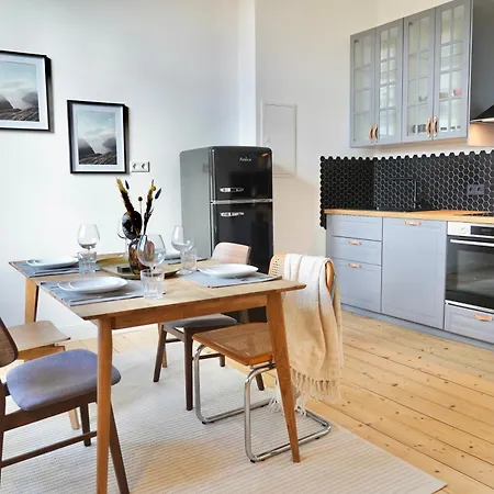 アパート Luxurioeses Altbau Im Szenenviertel ヴッパータール